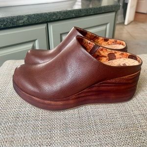 Korks genuine leather clogs, size 6